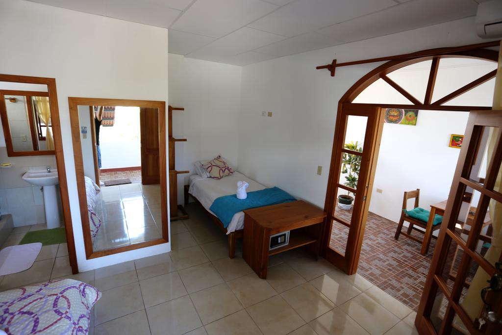 The Galapagos Pearl B&B 푸에르토아요라 외부 사진